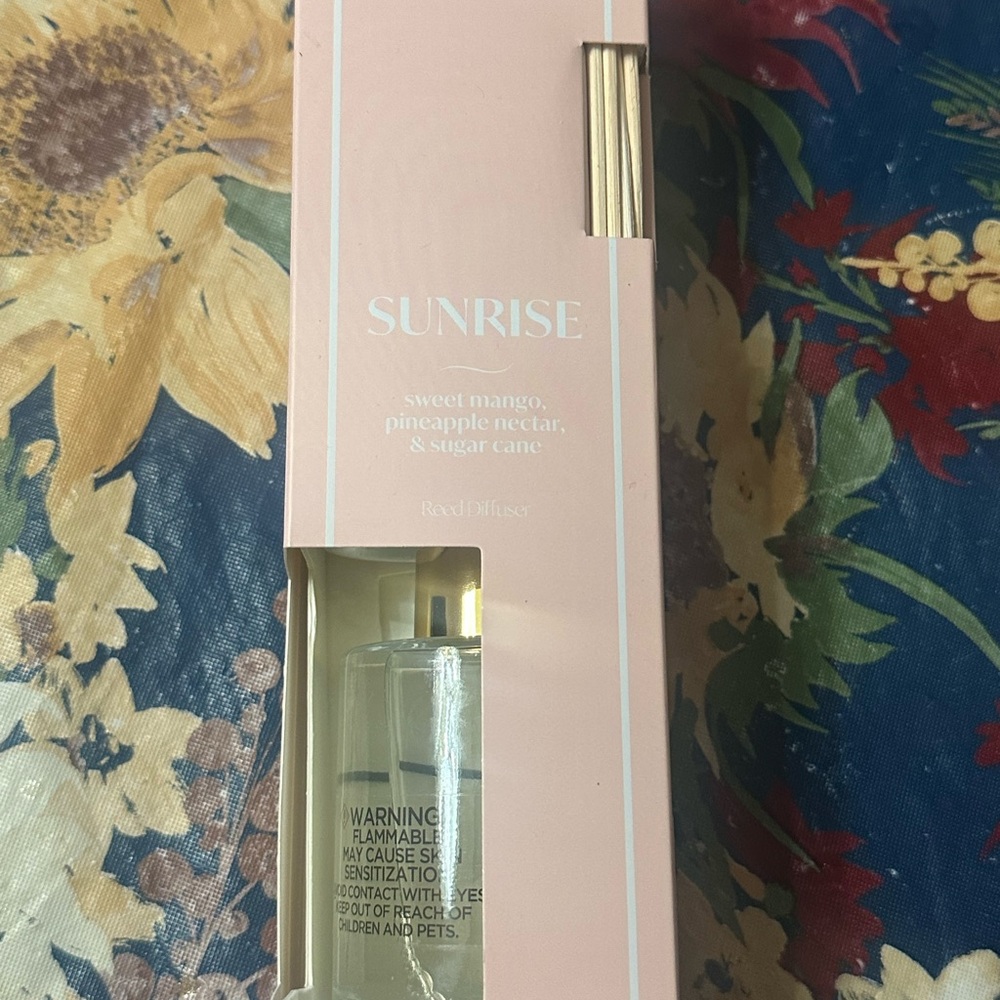 Reed diffuser by Sunrise - Picture 4 of 4